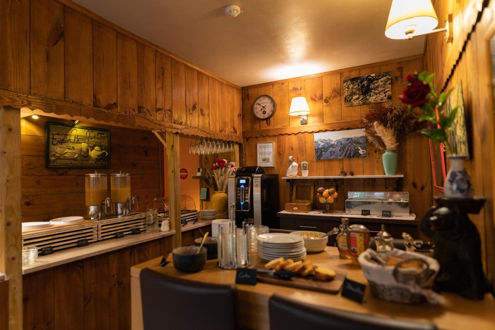 Hotel Quin Te Va Cauterets Bagian luar foto