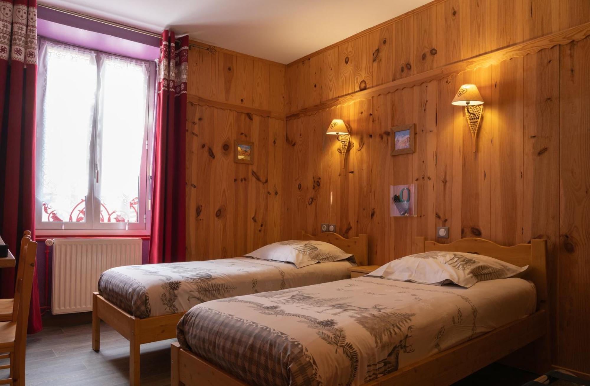 Hotel Quin Te Va Cauterets Bagian luar foto