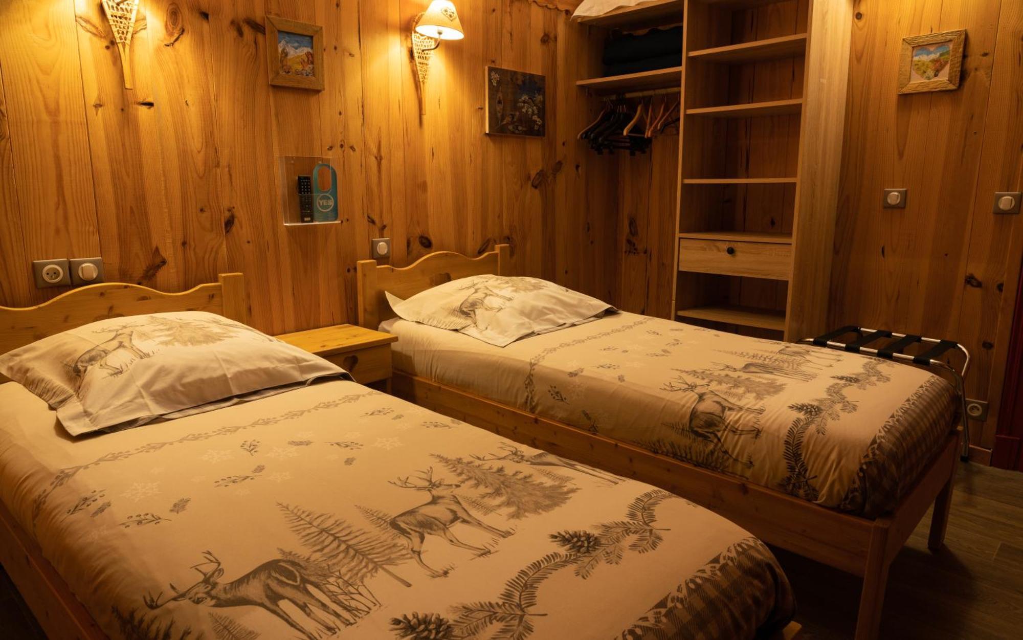 Hotel Quin Te Va Cauterets Bagian luar foto