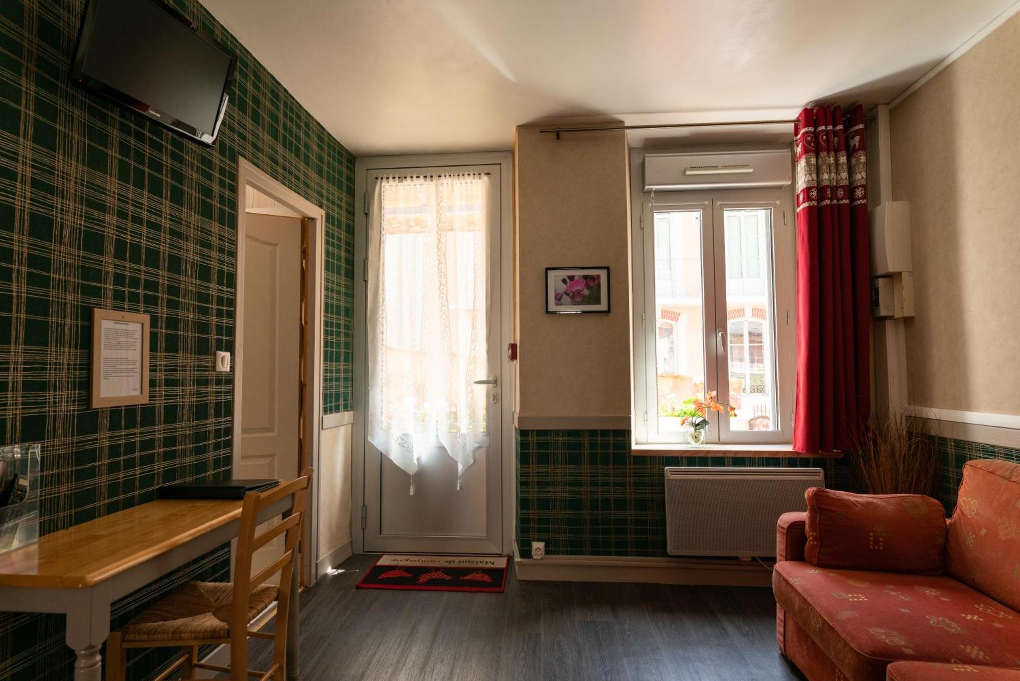 Hotel Quin Te Va Cauterets Bagian luar foto