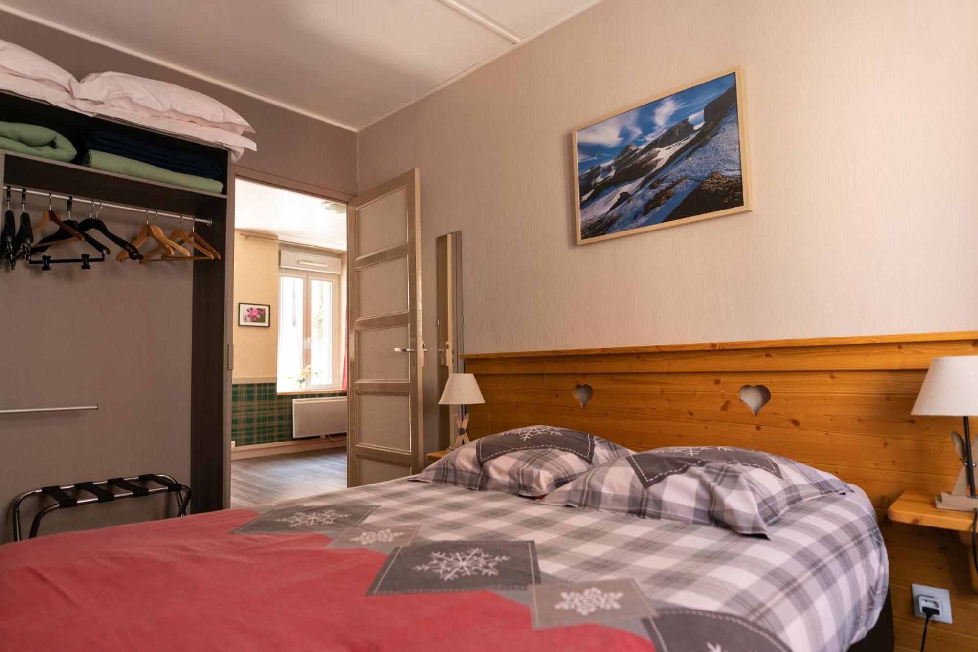Hotel Quin Te Va Cauterets Bagian luar foto